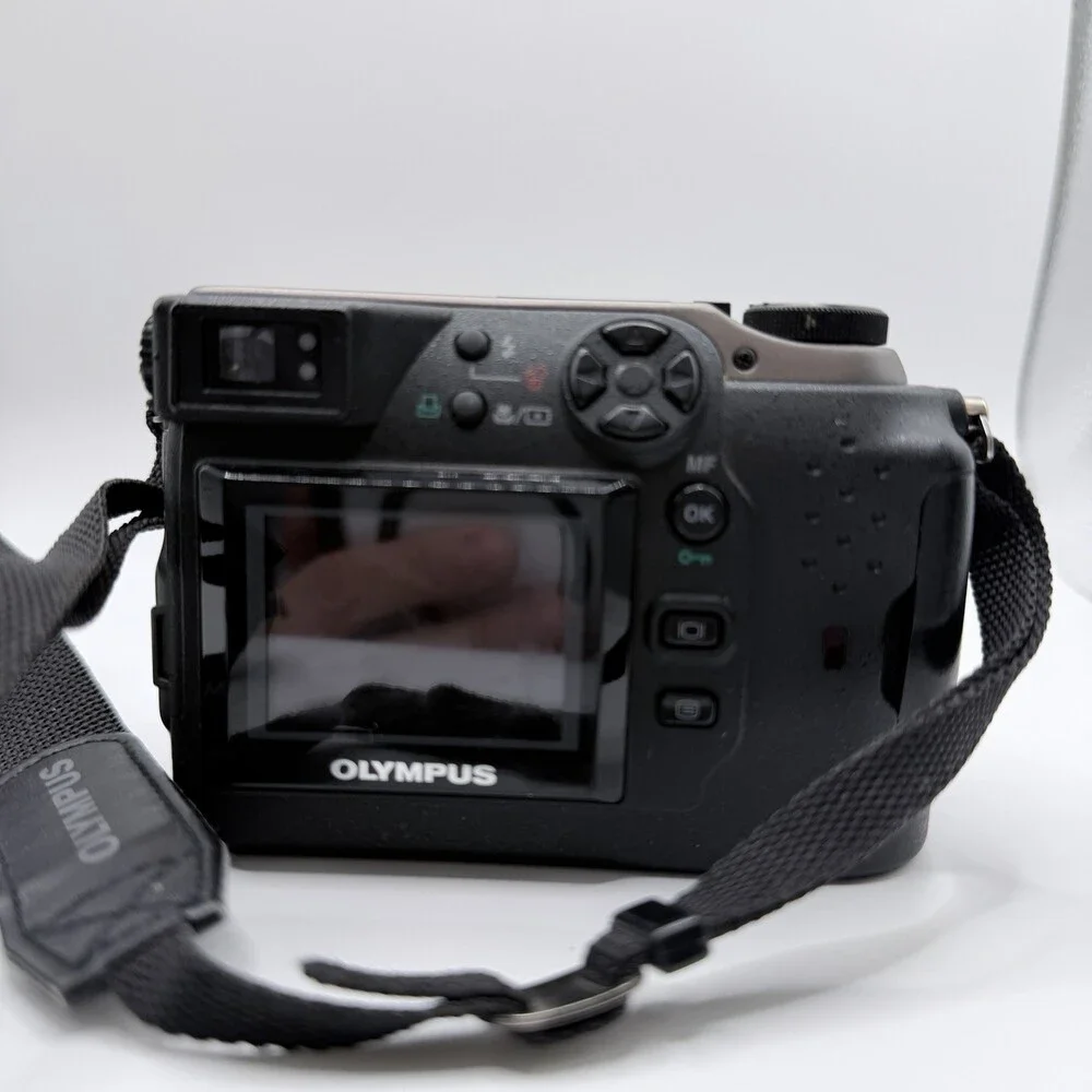 Olympus CAMEDIA C-3000 Zoom 3.3MP Digital Camera
